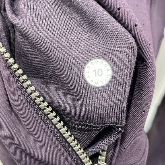 Lululemon Athletica Sleek Essentials Jacket in Boysenberry Size 10 - Picture 13 of 13